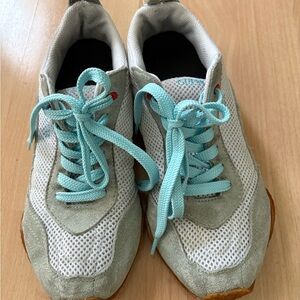 Stylish Women's Sneakers with Blue Laces